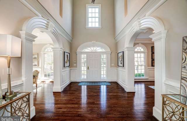 1353 WOODSIDE DRIVE Gallery 4