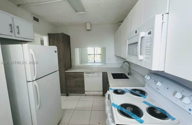 8429 Forest Hills Dr Gallery 1