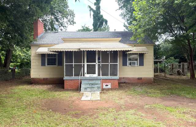 ** 2 Bed 1 Bath Located in Highland Gardens ** Call 334-366-9198 for a self showing photos photos