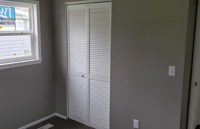 Charming 3 Bedroom, 1 Bathroom Home in Kokomo, IN Gallery 1