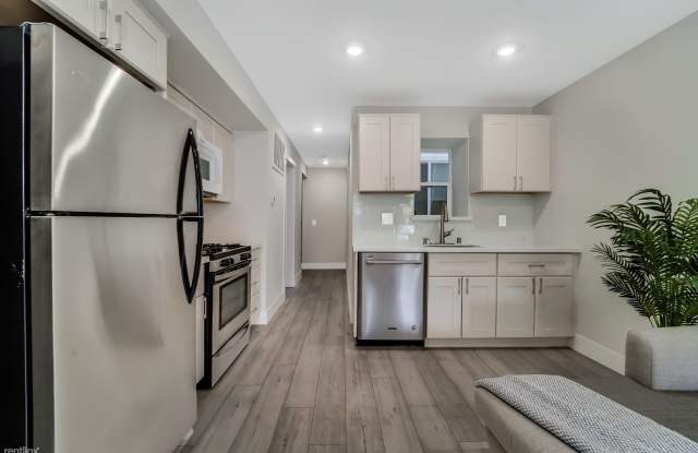 Bright and Spacious 3br/2ba with Yard Gallery 3