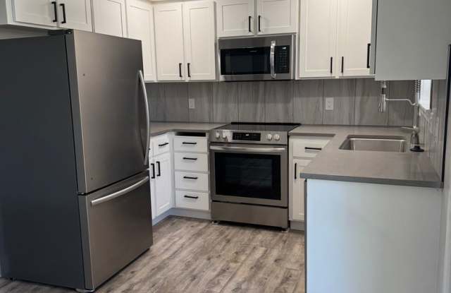 Updated Duplex in SE Bend Gallery 4
