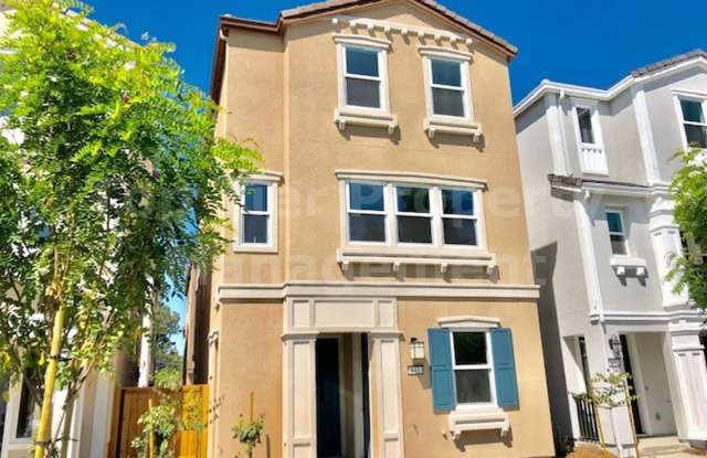 Beautiful tri-level 3 Bd/2.5 Ba, 2000 sf single-family house in Pleasant Hill available December 1st for lease very close to Pleasant Hill BART!!! photos photos