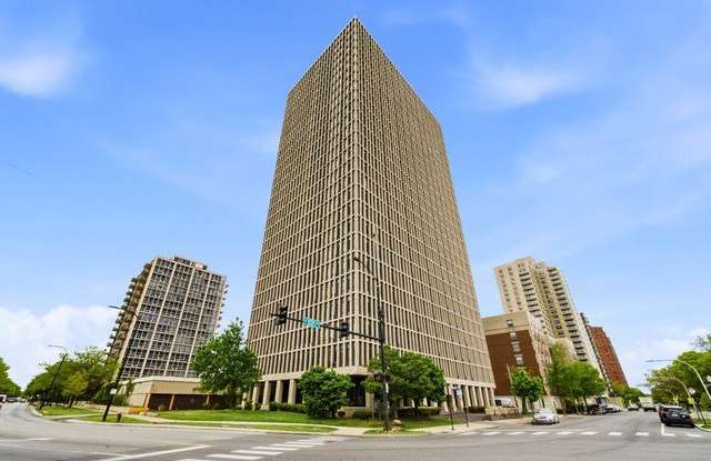 6700 South Shore Drive Gallery 1