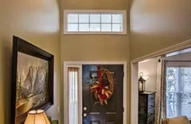 921 Redwood Ct Gallery 3