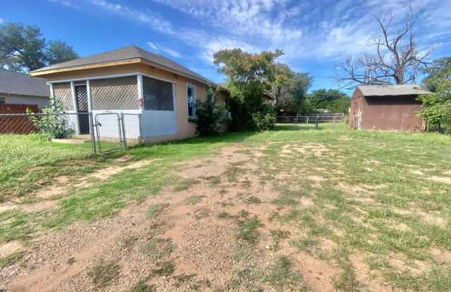 Available now 3 bed 1.5 bath in Slaton photos photos