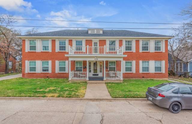 Cozy 2 Bedroom Apartment Available for August Pre-Lease! - 408 East Pease Street, Bryan, TX 77803