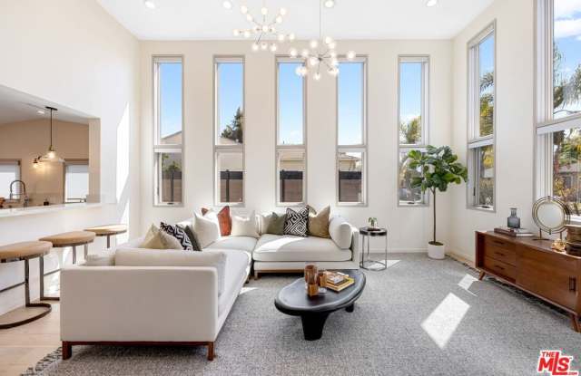 3910 Berryman Ave - 3910 Berryman Avenue, Los Angeles, CA 90066