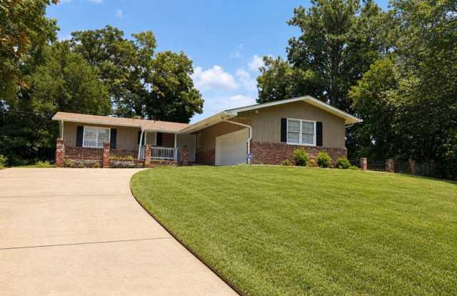 Move-In Ready 4BR/3BA Home with Spacious Layout & Large Yard Gallery 1