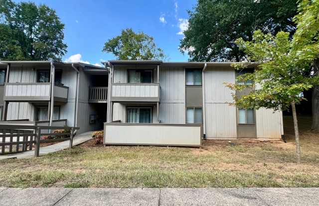 Bright  Spacious 2 Bed / 2 Bath Main-Level Condo in Clemmons photos photos