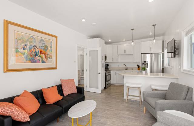 Charming 1BR/1BA Cottage - Private Patio w/ Hot Tub - Walk to the Beach photos photos