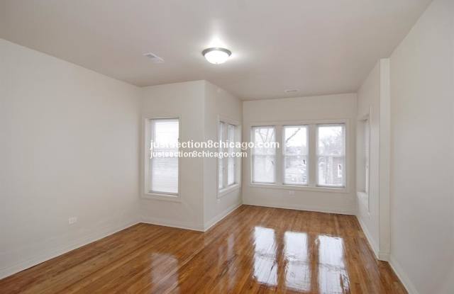 711 N LOCKWOOD Gallery 4