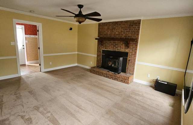 Beautiful Must See 4Bedroom Home on Country Club! Gallery 3