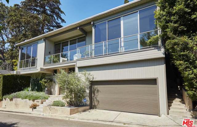 8981 ST IVES Drive Gallery 4
