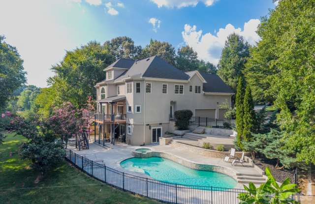 2006 Sandy Pond Lane Gallery 2