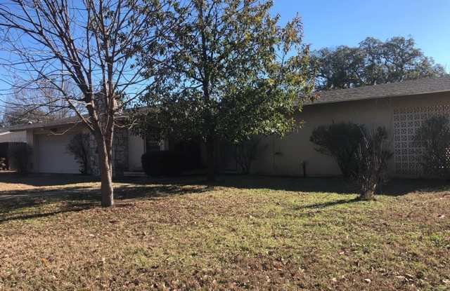 Amazing location! - 605 Cardinal Drive, Kerrville, TX 78028