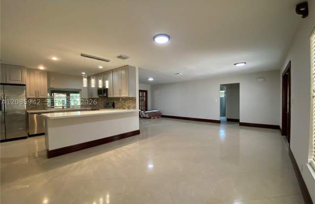 490 Bonaventure Blvd Gallery 2