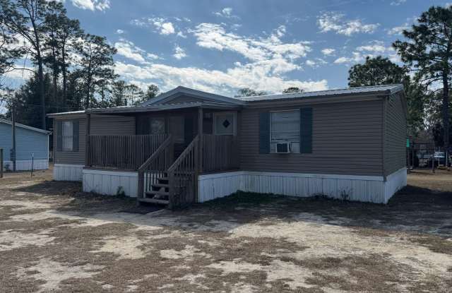 3 Bedroom, 2 Bath home in Branford - 708 Northeast Braughton Street, Branford, FL 32008