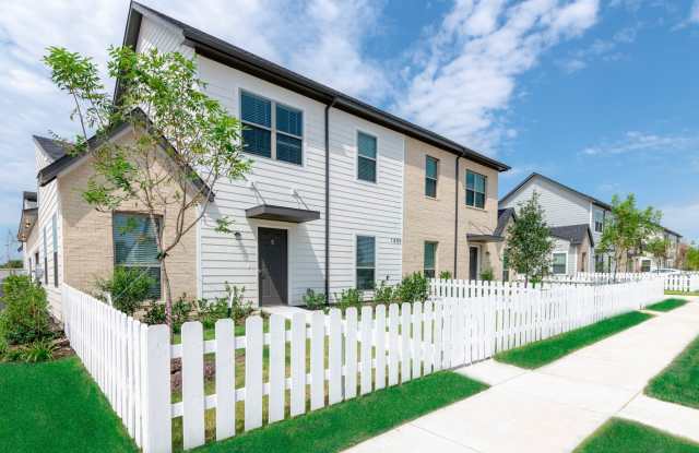 Townhomes at Princeton Meadows Gallery 1