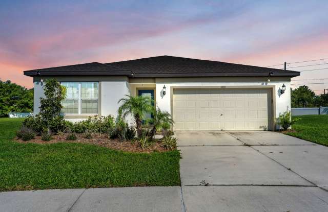 Newer built 3 bed 2 bath home Gallery 1