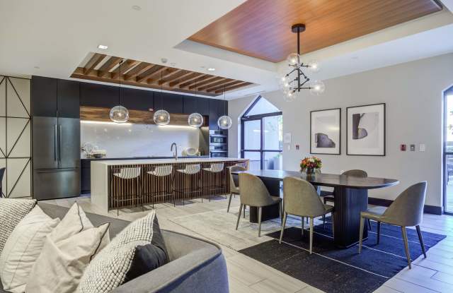 Skyrise Luxury Apartments Gallery 4
