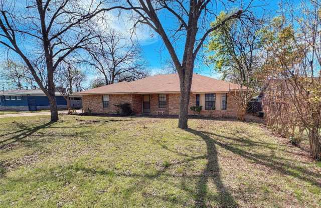 8111 Llano Avenue - 8111 Llano Avenue, Benbrook, TX 76116