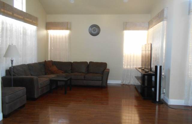Desert Shore Beautiful 4 Bedroom Home! Gallery 4