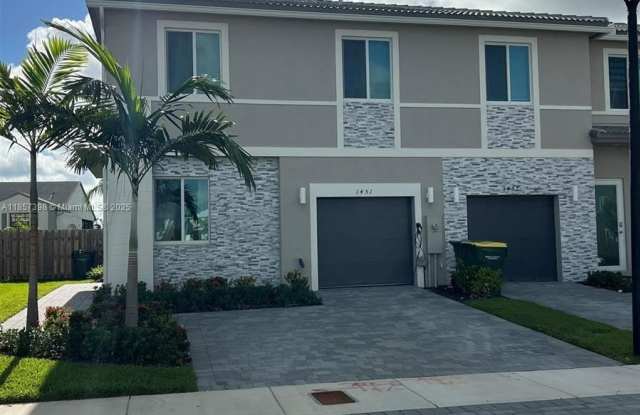 1451 SE 7th Ter photos photos