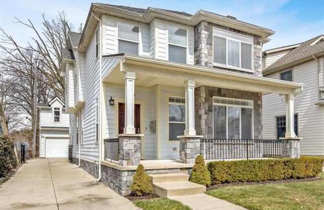 1365 Holland Street photos photos