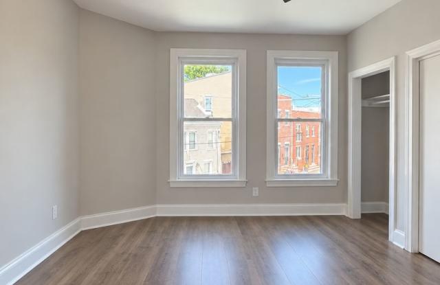 Spacious Two Bedroom + Den Home in West Powelton! Gallery 4