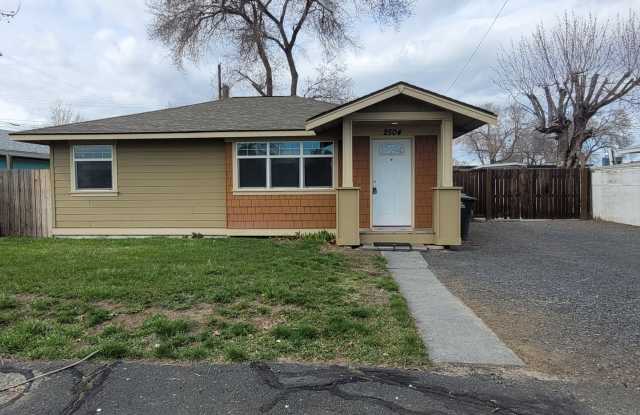 House with Fenced Backyard & May Rent Free photos photos
