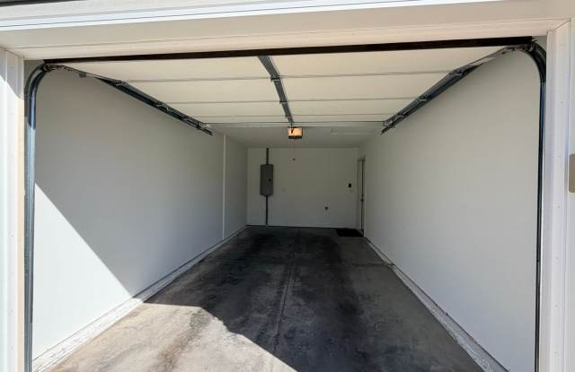 Charming 2-Bedroom Home with Garage in Convenient Moline Location Gallery 4