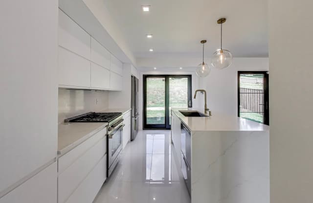 COMING SOON - Large 5 Bed + 3 BA SF Home in Kensington MD Gallery 3