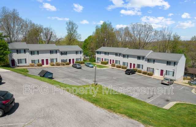 605 Hamlet Ave - 605 Hamlet Avenue, Waynesboro, VA 22980
