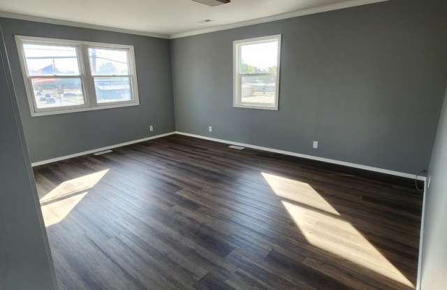 Large office space on East DeYoung, Marion. Gallery 4