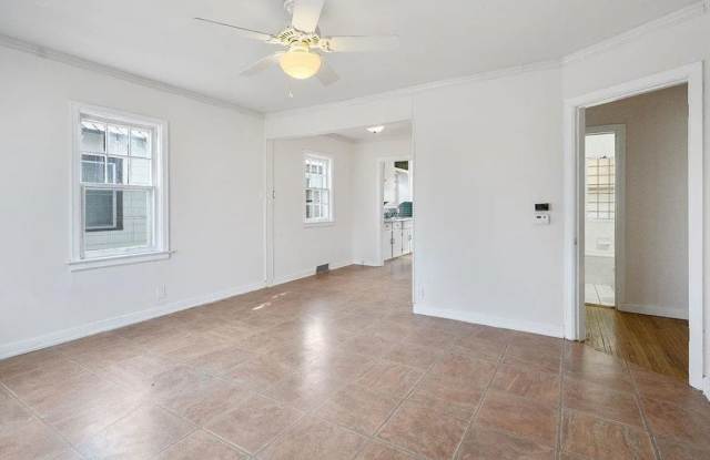 3 Bedroom House with Large 2 Stall Garage - Available Mid-December! Gallery 4