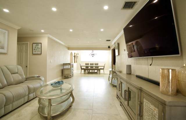 2836 SW 4th Court photos photos