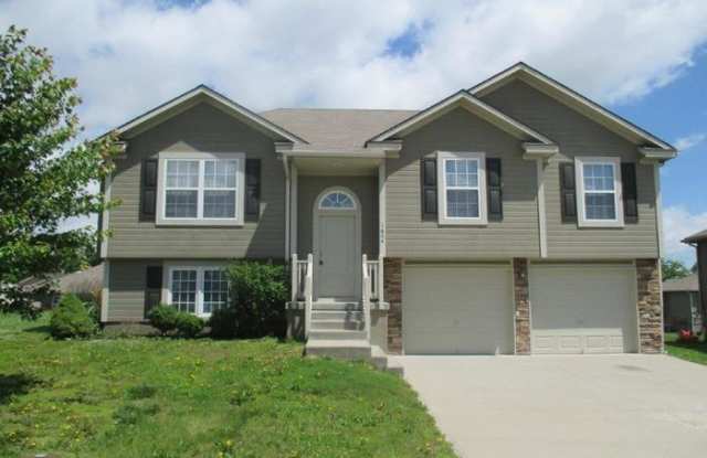 1604 Northwest High View Drive - 1604 NW High View Dr, Grain Valley, MO 64029