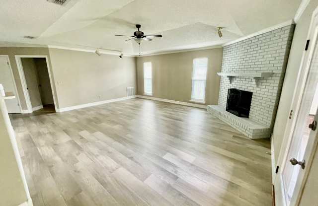 10439 Inverness Dr Gallery 2