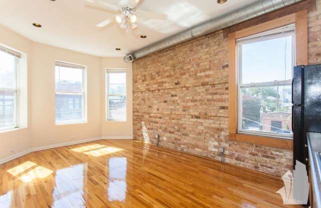 2452 N Southport Ave photos photos