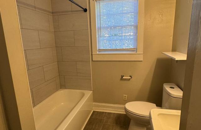 Adorable home in the heart of the medical district! Gallery 3