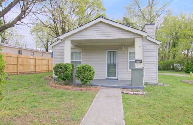 Knoxville 37917 - 2 bedroom, 1 bath home - Contact Susan Niedergeses (865) 300-4722 photos photos