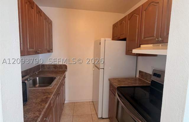 1935 SW 5th Pl Gallery 4