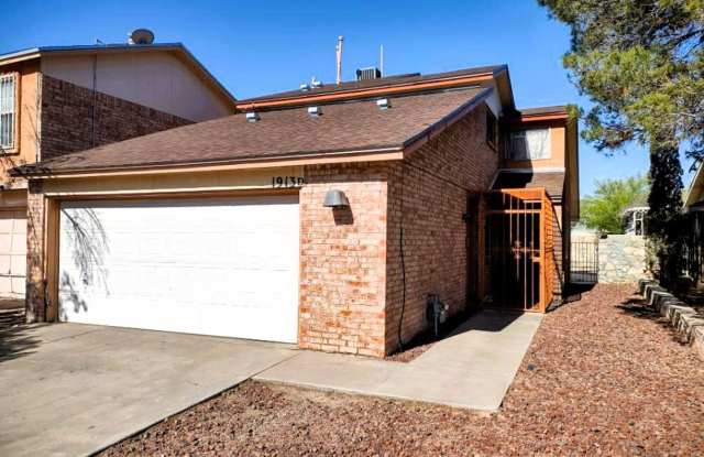 Great Two Story Eastside Townhome With Refrigerated Air Located In Quiet Well Established Neighborhood photos photos