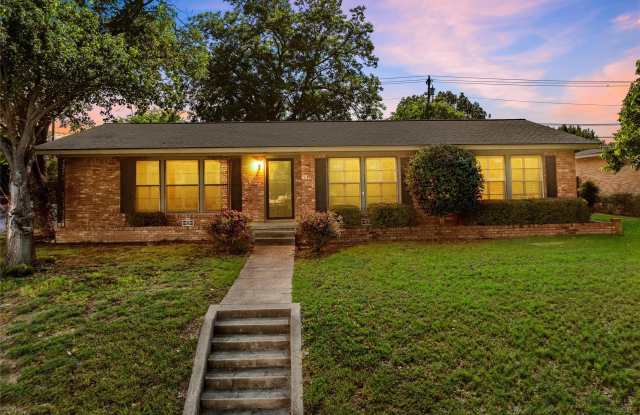 2349 Mount Carmel Drive Gallery 1