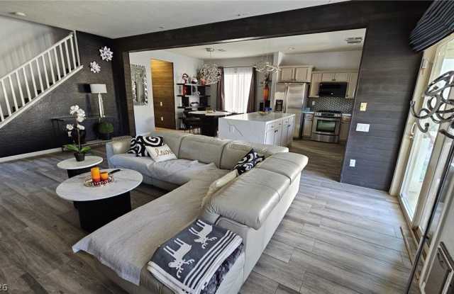 7007 Positano Hill Avenue Gallery 3
