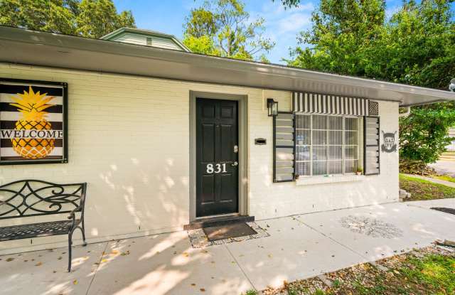 Charming One Bed One Bath In the Garden District photos photos