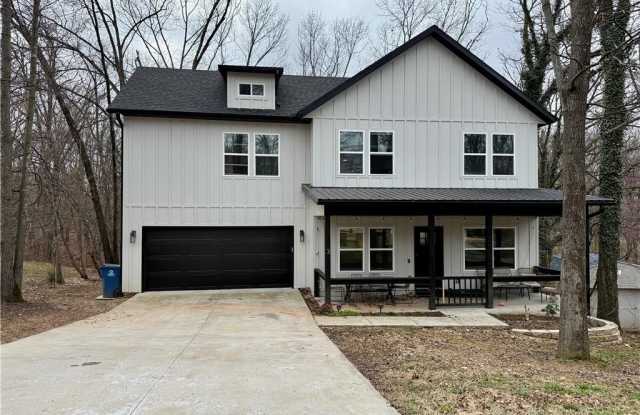 3 Runnymede  CIR photos photos