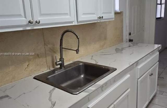 3121 NW 103rd St photos photos