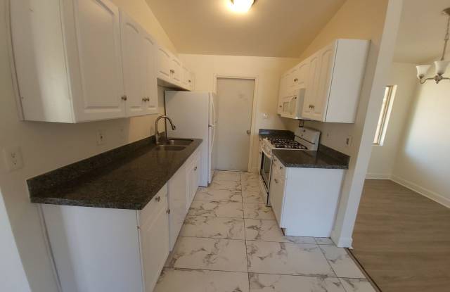 CUTE  AFFORDABLE HOME ON WEST SIDE! Gallery 4